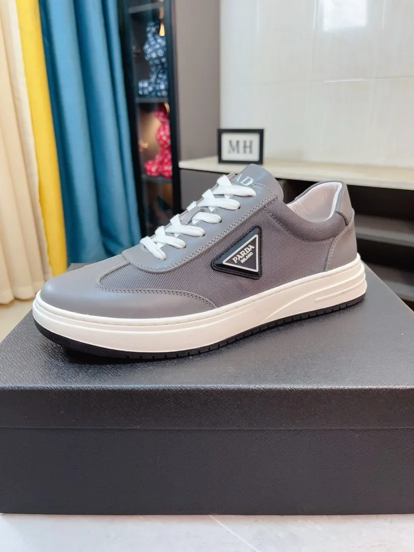 Men's shoes 💰420🌹🌹High-quality new Prada counters are launched simultaneously. The new men's shoes and 😘fabrics are selected from imported mesh and glue-spraying technology. Imported cowhide lining. 👍🏿High-end☄️Open-molded non-slip rubber outsole, exquisite lines, simple and elegant, comfortable and high-end for leisure travel. Code number: 38 to 44